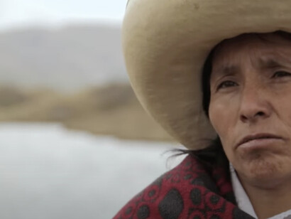 Máxima Acuña Atalaya de Chaupe (Sorochuco, Cajamarca, 29 de mayo de 1970) es una agricultora y defensora ambiental peruana