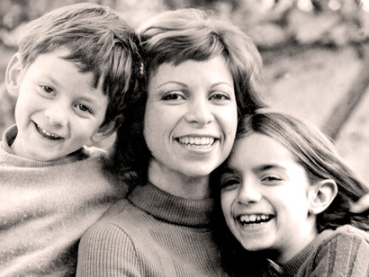 Isabel Allende con sus hijos, Nicolás y Paula