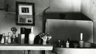 Lo studio bolognese di Morandi fotografato da Paolo Monti nel 1981. Fondo Paolo Monti, BEIC