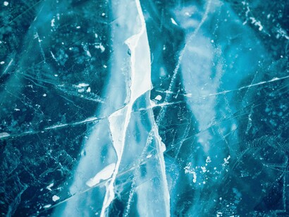 La luce, riflessa nel ghiaccio: di che colore sarebbe un animale di ghiaccio e luce?