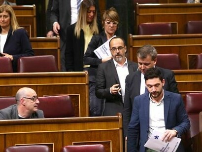 El nuevo líder del PP intentará elevar la presión sobre el Gobierno socialista, cuyos apoyos no parecen muy sólidos: en la imagen, diputados del PDdCAT abandonan el Congreso en una sesión de hace meses