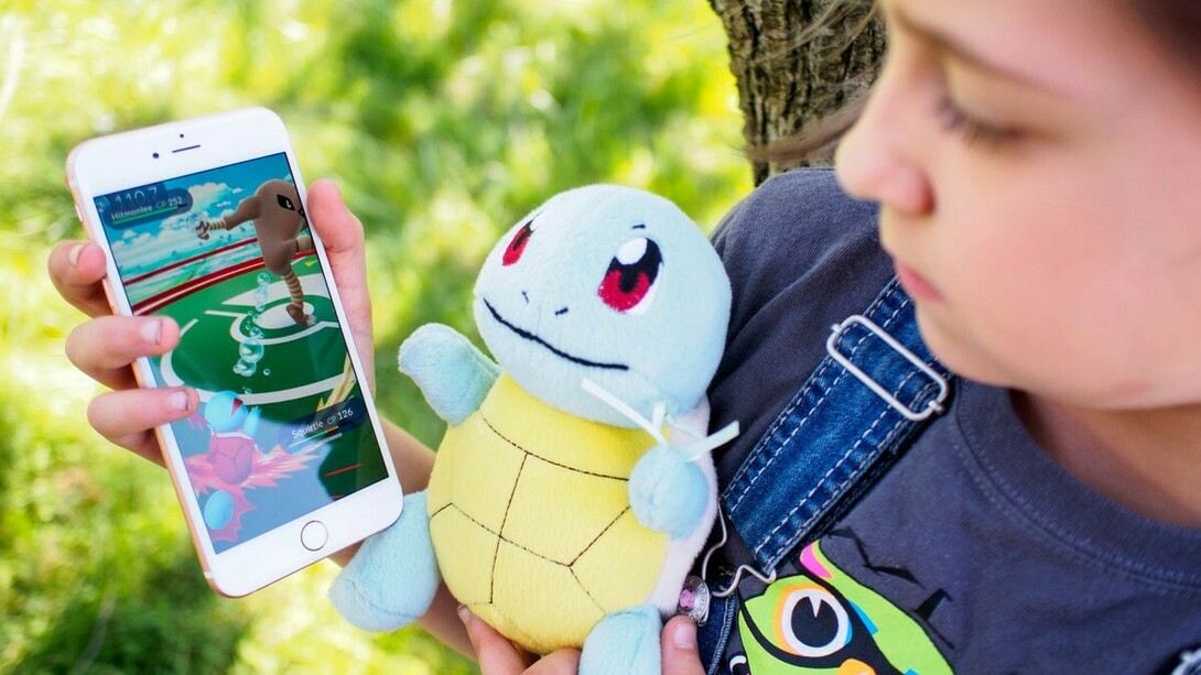 Un niño jugando a Polemon Go