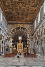 Roma, Italia, Basilica di Santa Maria in Aracoeli, L’interno verso il presbiterio, ph. Roberto Luciani