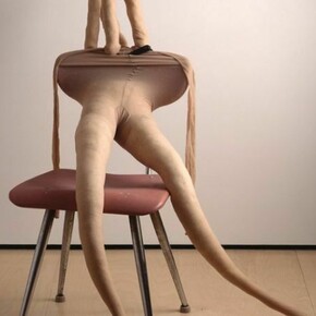 Sarah Lucas, Bunny Gets Snookered #1,1997,
Tan tights, plastic and chrome chair, steel clamp, kapok stuffing, wire, 106 x 82 x 81.5 cm, Copyright the artist, courtesy Sadie Coles HQ, London