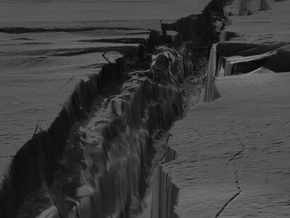 I flussi glaciali sono masse di ghiaccio che si spostano a causa del loro stesso peso a causa della neve che cade aumentando quel peso