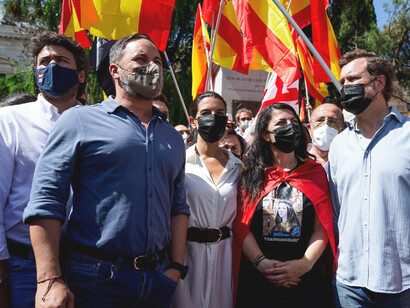 El presidente de Vox, Santiago Abascal, acompañado por sus compañeros de partido Rocío Monasterio, Macarena Olona e Iván Espinosa de los Monteros, en la manifestación contra los indultos