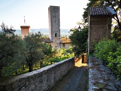 Il suo centro storico, costruito in pietra, conserva intatti palazzi, chiese, vicoli e piazze che raccontano oltre duemila anni di storia. Gubbio, Italia