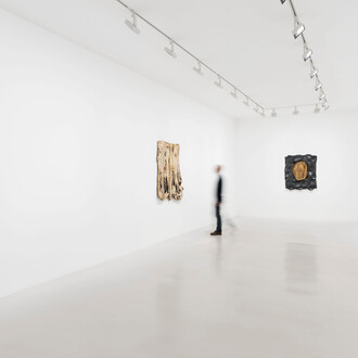 Alma Allen, vue de l'exposition. Avec l'aimable autorisation de la Galerie Perrotin