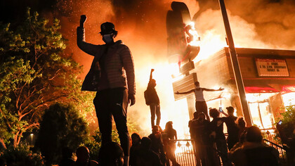 Después de la pandemia del coronavirus, el virus del racismo seguía allí: EE UU vive las mayores protestas contra la discriminación racial y la brutalidad policial hacia la población afroamericana de las últimas décadas 