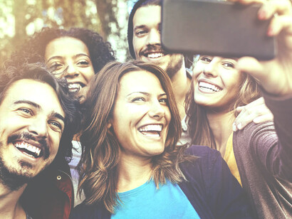 L’uso di Internet e dei cellulari spopola tra i millenials