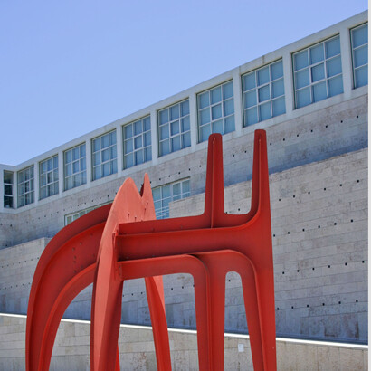 Alejandro Calder (1898-1976). Sin título (1968). Acero pintado. Centro Cultural de Belém, Lisboa, Portugal