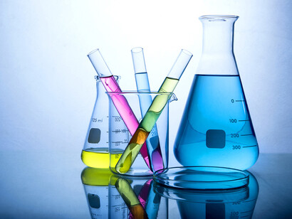 Lavoisier distingue quatre familles de substances simples