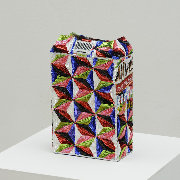 Daniel González, Alive Multivitamin Flowerpot party Tablets, 2012-2015, paillettes cucite su tela, ferro, smalto, 28 x 19 x 10 cm, Michele Sereni