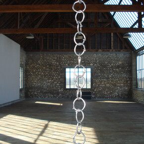 Yazid Oulab, Chaîne (Chain), 2009, Nails, Variable dimensions, Artwork produced during the artist's residency at Atelier Calder in Saché, France 