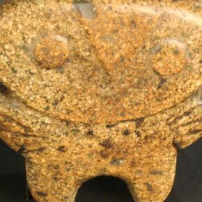 Pipa-Silbato Pipa-piloilo Instrumento Musical Pipa

Materiales: Piedra

Período Post-Hispano

Medidas: 210 mm de alto x 193 mm de ancho