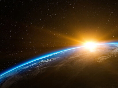 Influenced by Galileo and Copernuìicus, Francis Bacon showed the correct way of science