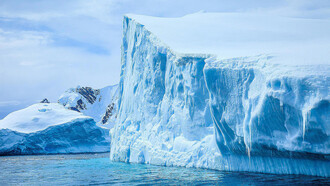 Vista de un iceberg en la Antártica