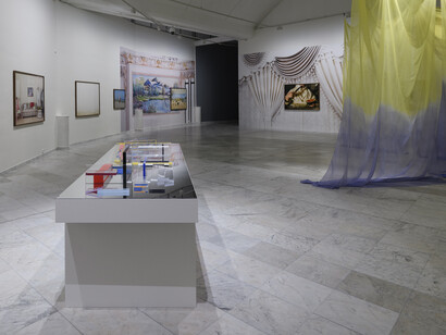 Exhibition view Experiences of oil at Stavanger Art Museum. Artworks from left to right: Farah Al Qasimi, Arrival (2015-2021); Raqs Media Collective, 36 Planes of Emotion (2011); Kiyoshi Yamamoto, Fantasia, descoberta e aprendizagem (2021). Photo: Markus Johansson