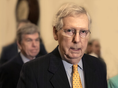 Addison Mitchell «Mitch» McConnell, político afiliado al Partido Republicano, actualmente representa al estado de Kentucky en el Senado