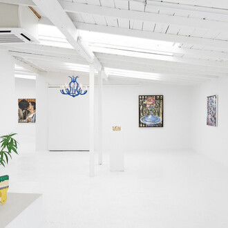 Various artists, Limousine service, exhibition view. Courtesy of Guerrero Gallery GGLA