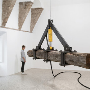Arcangelo Sassolino, Exhibition view. Courtesy of Galleria Continua