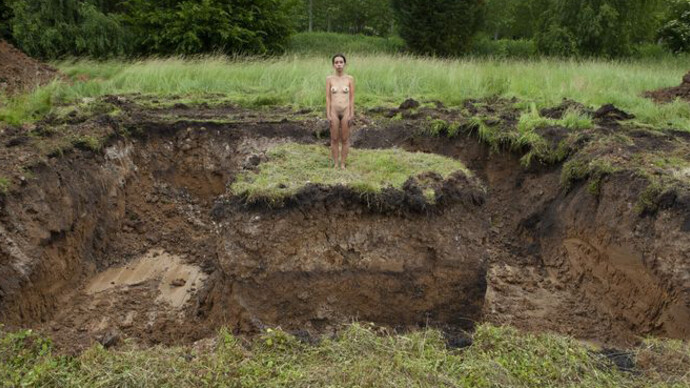 A body measured against the Earth. Courtesy of MCA Chicago