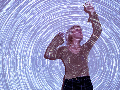 L'identité humaine projetée dans une mer de pixels