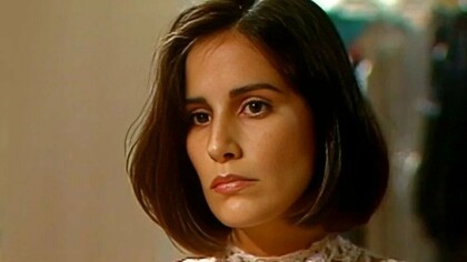Gilberto Braga mostra, até de forma bem excessiva e repetida, que, apesar de ser moral e completamente errada, a venda da casa acaba por ser culpa também de Raquel, por ter colocado a casa apenas no nome de Fátima, como vários personagens apontaram para ela. “Ah, mas então quer dizer que você acha certo o que a Fátima fez com a mãe?” De maneira alguma, mas da mesma forma que o advogado de Raquel aponta na novela, a venda da casa não foi ilegal, foi imoral sim, mas Raquel jamais deveria ter deixado apenas no nome de Fátima