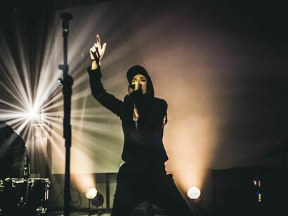 Kate Akhurst in concert