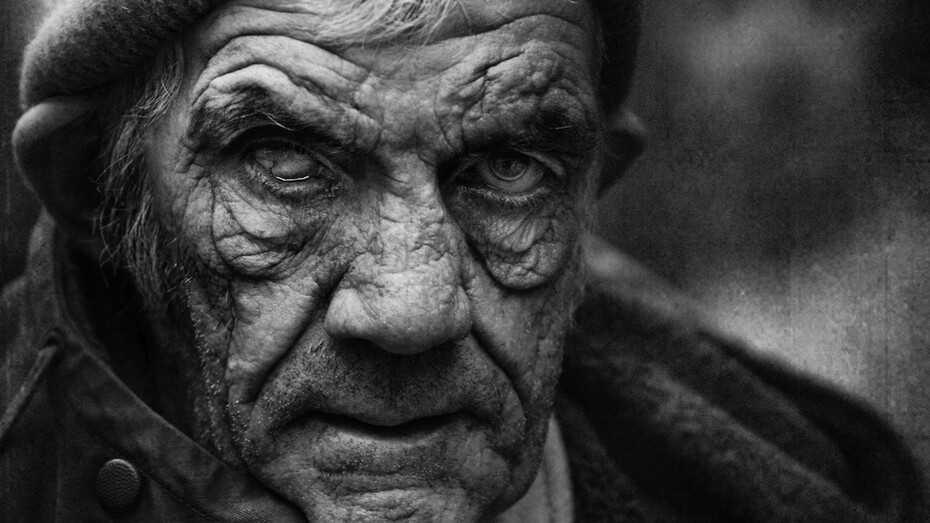 Retrato de una persona sin hogar perteneciente a la colección 'Homeless', de Lee Jeffries