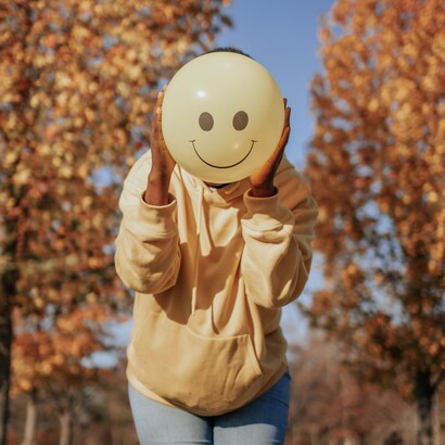 Il sorriso enigmatico di Leonardo seduce lo sguardo, ma impedisce allo spettatore di stabilire con certezza cosa stia provando la donna