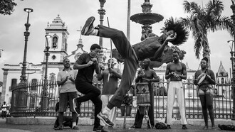 Há de se considerar que ambos uniram o nacional e o popular em suas pautas. Pois, para Renato Ortiz, há uma estreita relação entre o nacional e o popular. “A memória coletiva é da ordem da vivência, a memória nacional se refere a uma história que transcende os sujeitos e não se concretiza imediatamente no seu cotidiano”