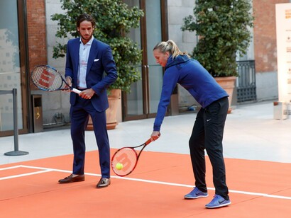 Feliciano López y Petra Kvitova en el patio del Museo Thyssen-Bornemisza durante la presentación del Mutua Madrid Open