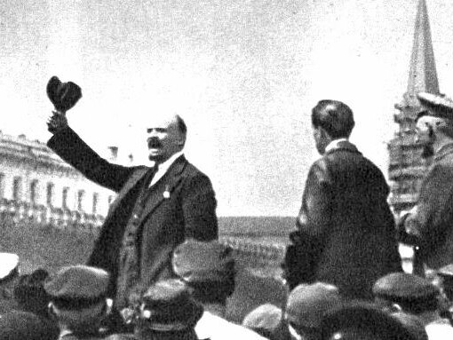 Lenin se dirige a las masas