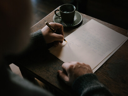 Gerundio: el exceso de estas formas del verbo, incluso si son empleadas correctamente, alarga la oración y la complejiza