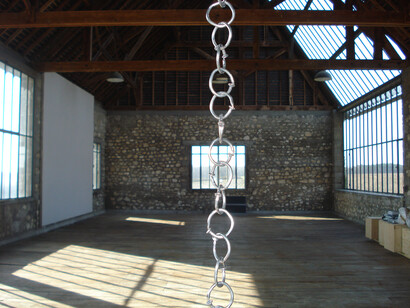 Yazid Oulab, Chaîne (Chain), 2009, Nails, Variable dimensions, Artwork produced during the artist's residency at Atelier Calder in Saché, France 
