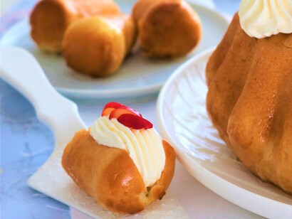 A Napoli, il babà venne adattato al gusto locale, diventando il dolce che conosciamo oggi