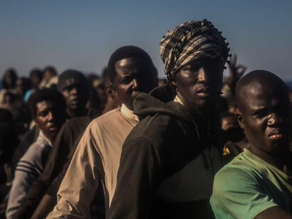 Migrants. Avec le trafic incontrôlé actuel, les vies humaines ne sont plus que des chiffres et la mort par émigration est l'une des maladies contemporaines qui font de plus en plus de la Méditerranée un cimetière sans pierres tombales © AP Photo_Santi Palacios