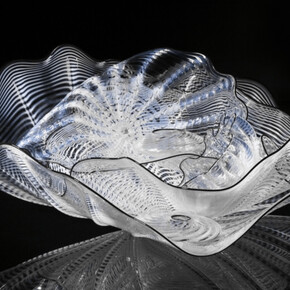 Dale Chihuly, Radiant white persian set with ebony lip wraps, 2015. Courtesy of Leila Heller Gallery