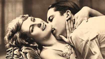 Fotografía de una pareja con virado sepia