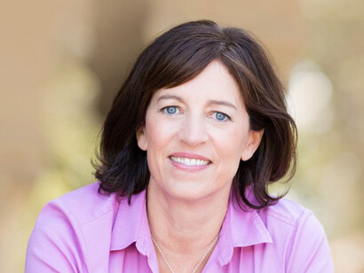 Jo Boaler: Los momentos en los que estamos luchando y cometiendo errores son los mejores momentos para el crecimiento del cerebro