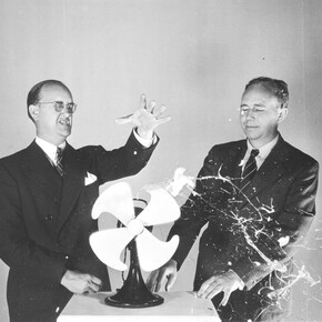Dr. Harold Edgerton, Dropping an egg into a fan!, 1940, © Harold Edgerton Archive, MIT. Courtesy Michael Hoppen Gallery