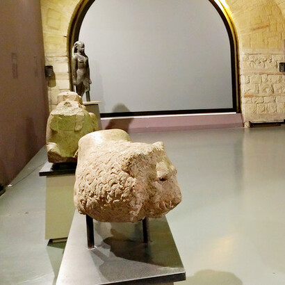 Statua di leone a guardia di uno dei templi dedicati alla de Iside ritrovata a Benevento, Italia