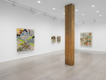 Jacob Hashimoto, exhibition view. Courtesy of Miles McEnery Gallery