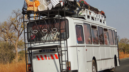 Autobús en las carreteras de Senegal