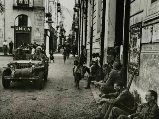Robert Capa (1913-1954) “Conquered Town, Cefalu, Sicily”, July 26, 1943, silver gelatin print on glossy fibre paper, printed by August 23, 1943, 17,4 (18,5) x 17 (18,1) cm, Robert Capa © ICP / Magnum Fotos / Agentur Focus, Courtesy: Galerie Daniel Blau Munich/London