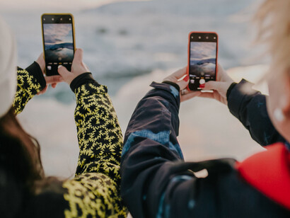 É o vazio existencial que os jovens tentam preencher com redes sociais, jogos, bebidas, namoro desenfreado, amizades incoerentes etc