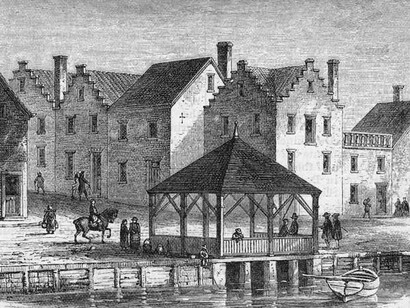 El pie de Wall Street y Ferry House. El lado de Manhattan del cruce del East River, conocido entonces como Brooklyn Ferry, tal como se veía a mediados del siglo XVIII