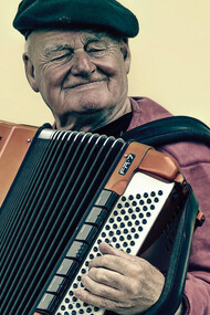 Accordéoniste. La musique fait des miracles sur notre humeur