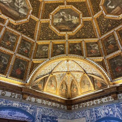 La Sala degli Stemmi nel Palácio da Vila, Sintra, Portogallo. Foto di Flavius Roversi